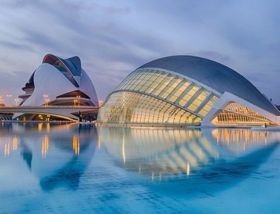 La Ciudad de las Artes y las Ciencias is a large complex dedicated, as the name indicates to the arts and sciences. This complex features several ultra-modern buildings and structures, each specializing in something different: performing arts, botany, marine biology, etc. This city is located within the spectacular city of Valencia and it is one of it’s main attractions. It was built on what was once the riverbed of the Turia River. The river was drained and rerouted after a catastrophic flood in 1957. After that, the area was converted into a park. Then, in 1996, two of Spain’s most renowned architects were commissioned to design, what would become, the City of Arts and Sciences of Valencia. The first piece to be completed was the Hemisfèric, which opened its doors in 1998. The Palau de las Artes Reina Sofia was the last major building to be inaugurated in 2005, and the project was fully completed in 2009. The project’s original budget was €300 million, but it ended up costing 3 times that amount.